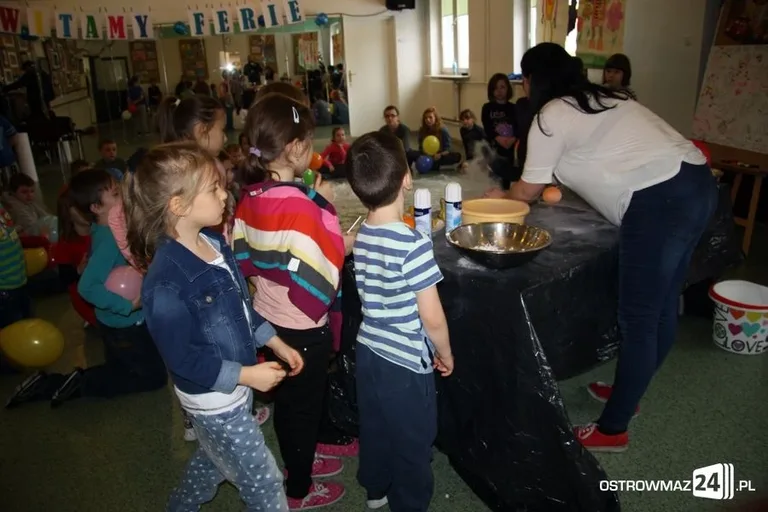 Wbijali gwoździe bananem (zdjęcia)