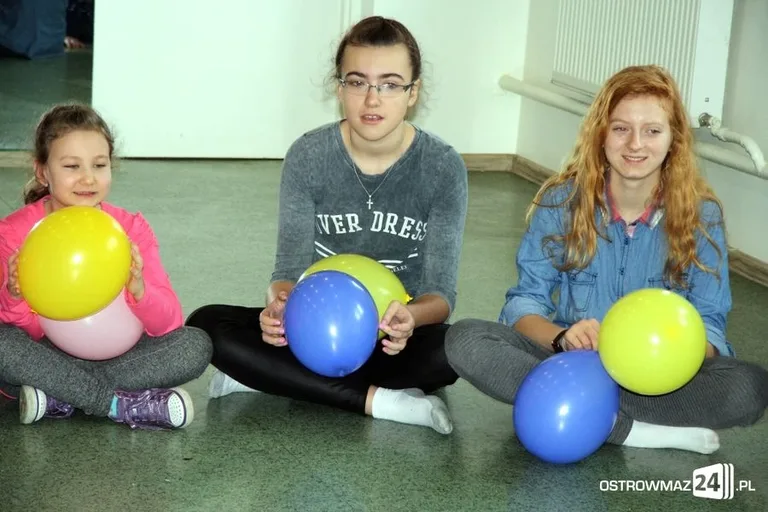 Wbijali gwoździe bananem (zdjęcia)