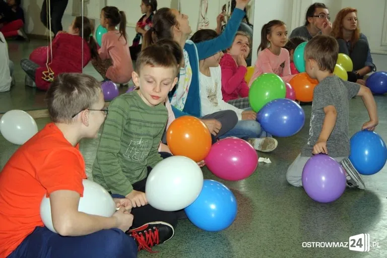 Wbijali gwoździe bananem (zdjęcia)