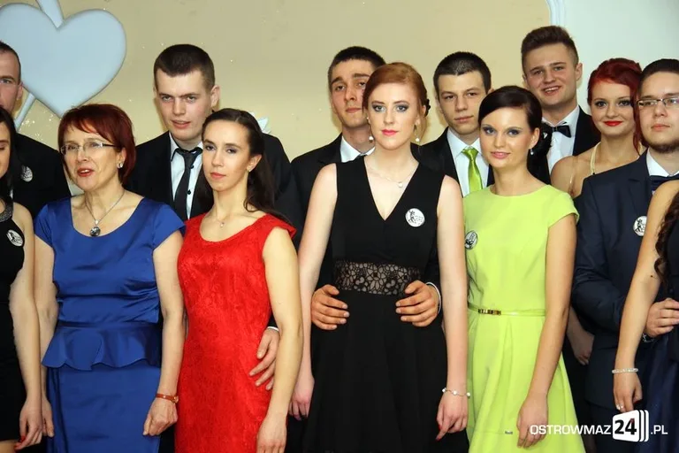 Studniówka ZS CKR w Starym Lubiejewie (zdjęcia, wideo)