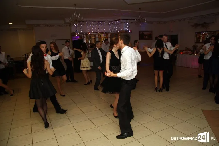 Studniówka ZS CKR w Starym Lubiejewie (zdjęcia, wideo)