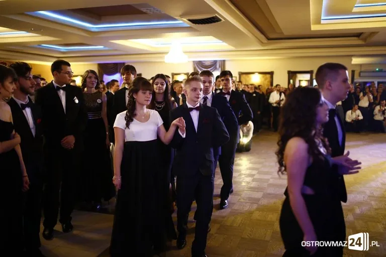 Studniówka LO w Ostrowi Mazowieckiej (zdjęcia, wideo)