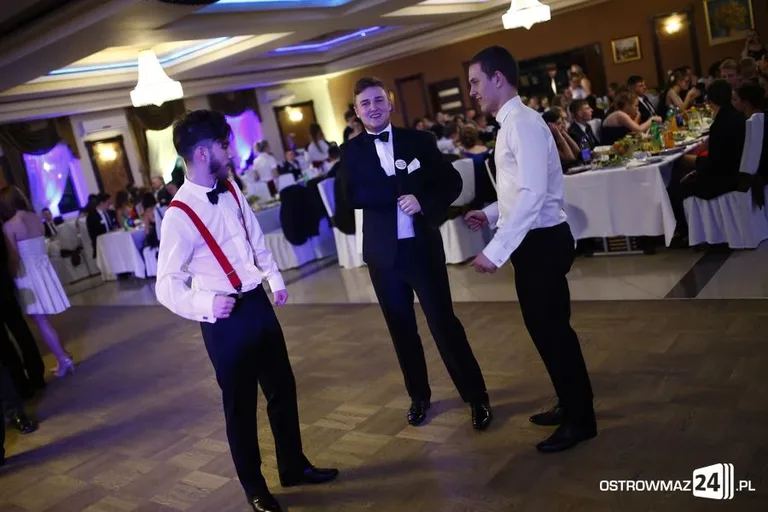 Studniówka LO w Ostrowi Mazowieckiej (zdjęcia, wideo)