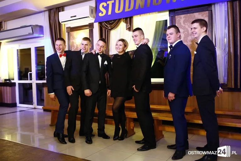 Studniówka LO w Ostrowi Mazowieckiej (zdjęcia, wideo)