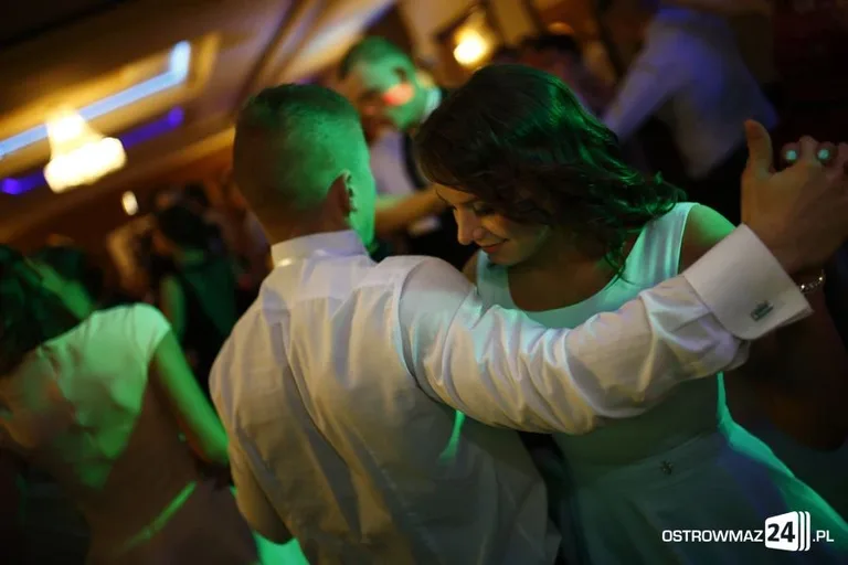 Studniówka LO w Ostrowi Mazowieckiej (zdjęcia, wideo)