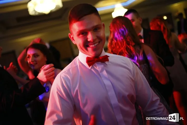 Studniówka LO w Ostrowi Mazowieckiej (zdjęcia, wideo)