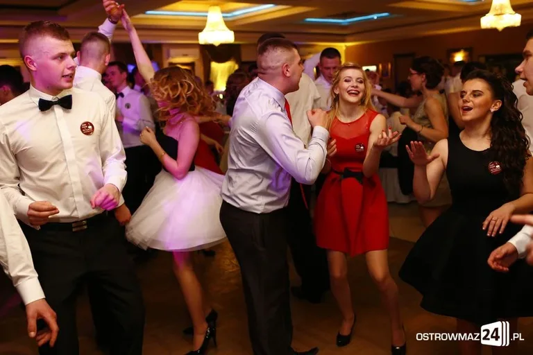 Studniówka LO w Ostrowi Mazowieckiej (zdjęcia, wideo)