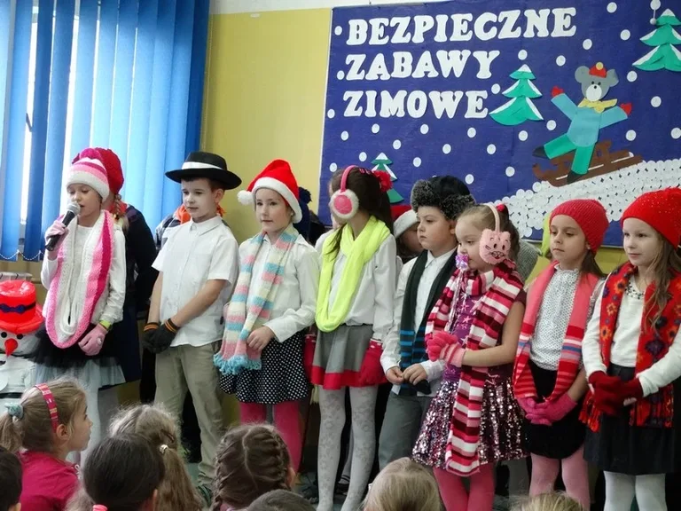 Bezpieczne zabawy zimowe (zdjęcia)