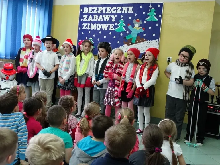 Bezpieczne zabawy zimowe (zdjęcia)