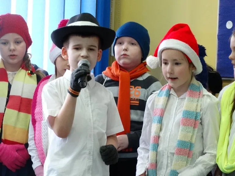 Bezpieczne zabawy zimowe (zdjęcia)