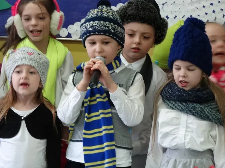 Bezpieczne zabawy zimowe (zdjęcia)