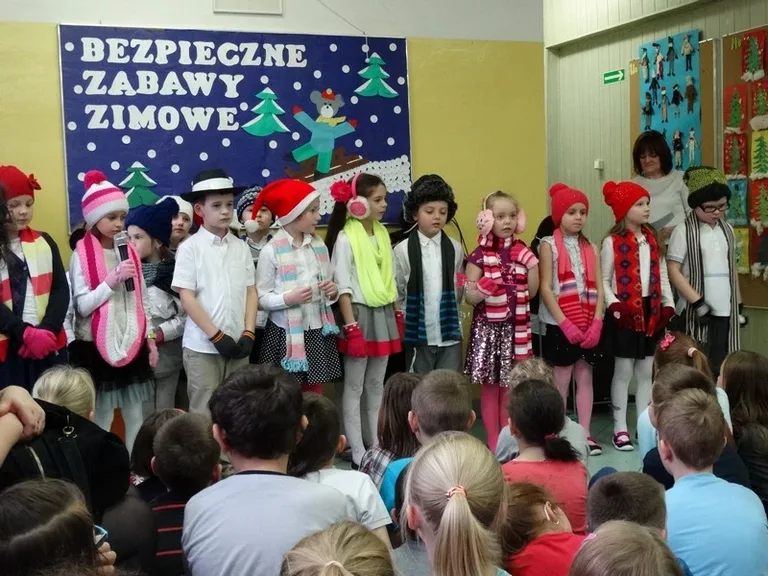 Bezpieczne zabawy zimowe (zdjęcia)