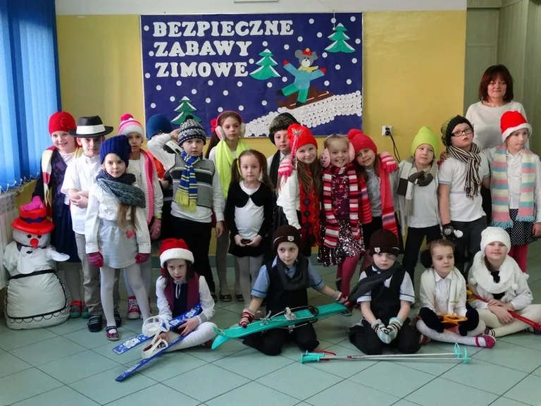 Bezpieczne zabawy zimowe (zdjęcia)