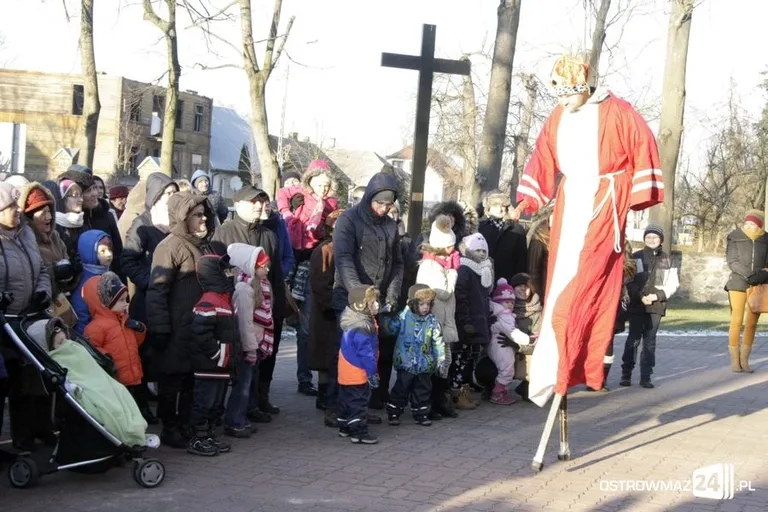 5-metrowe lalki w spektaklu o Trzech Królach (zdjęcia)