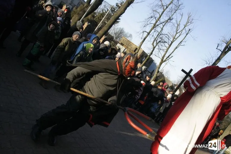 5-metrowe lalki w spektaklu o Trzech Królach (zdjęcia)