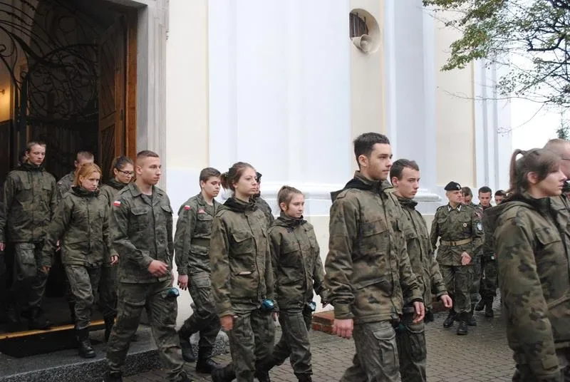 Mundurówka na manewrach paramilitarnych (zdjęcia)