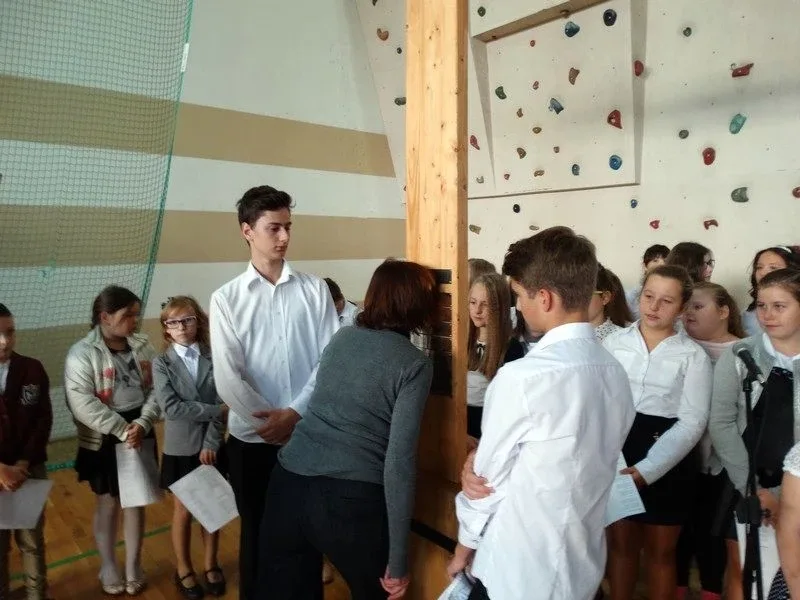 Adoracja Krzyża i Ikony Matki Bożej w SP1 (zdjęcia)