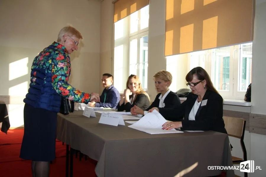 Frekwencja do godz. 12.00 (zdjęcia, wideo)