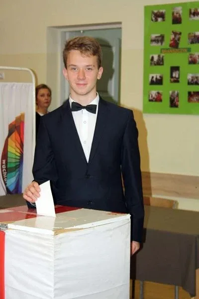 Prawybory parlamentarne w ostrowskim LO (zdjęcia)