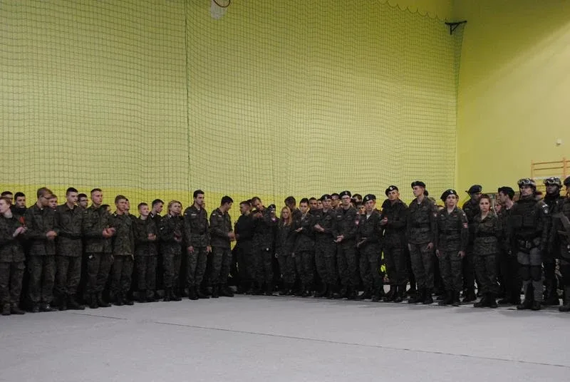 Mundurówka na manewrach paramilitarnych (zdjęcia)