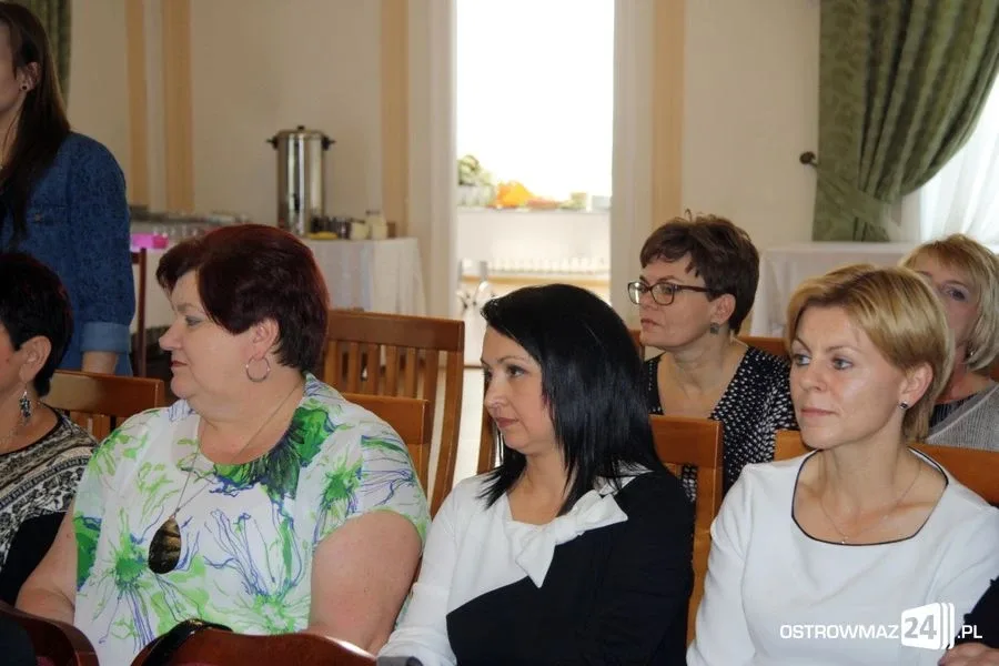 Burmistrz nagrodził nauczycieli (zdjęcia)