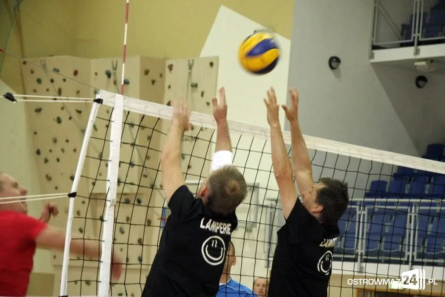 Wystartowała amatorska liga siatkówki (zdjęcia)