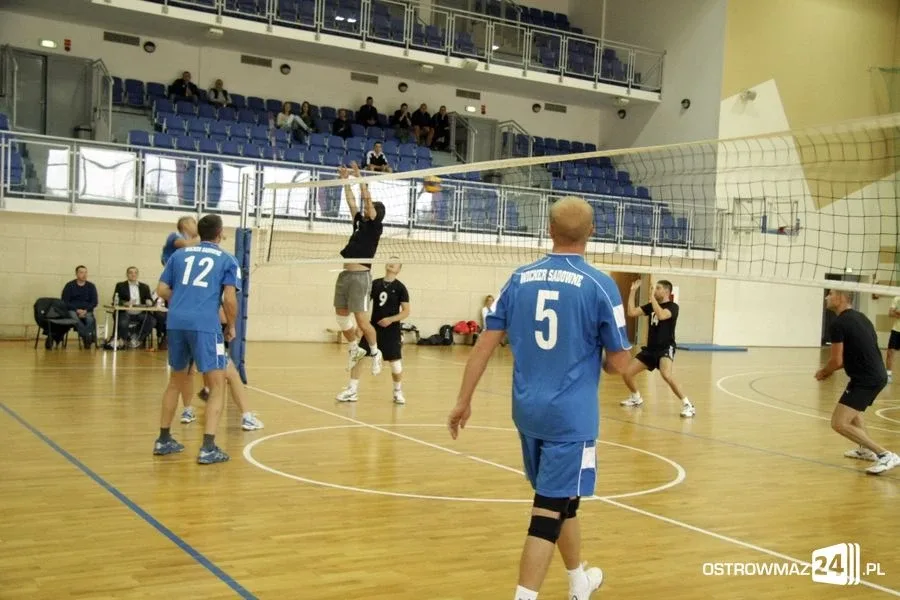 Wystartowała amatorska liga siatkówki (zdjęcia)