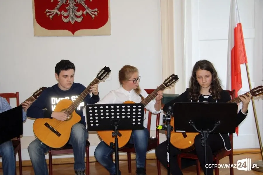 Burmistrz nagrodził nauczycieli (zdjęcia)