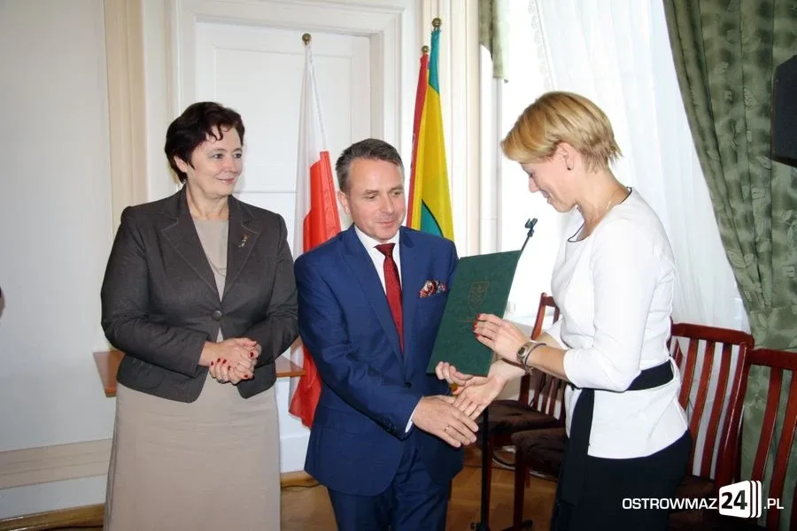 Burmistrz nagrodził nauczycieli (zdjęcia)