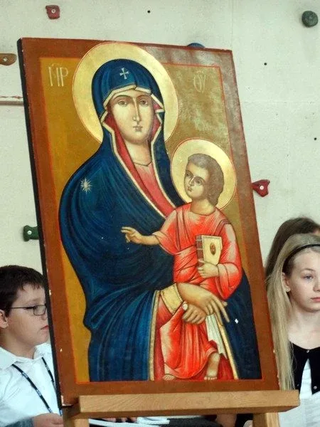 Adoracja Krzyża i Ikony Matki Bożej w SP1 (zdjęcia)