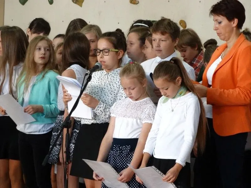 Adoracja Krzyża i Ikony Matki Bożej w SP1 (zdjęcia)