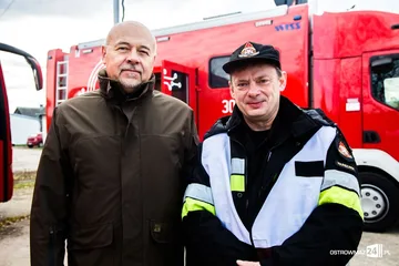 Ponad 400 strażaków gasiło pożar (zdjęcia, wideo)