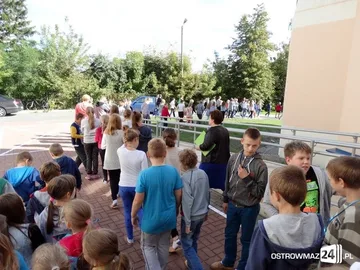 Ewakuacja z ostrowskiej szkoły (zdjęcia)
