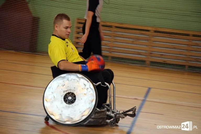 Trwa turniej rugby na wózkach (zdjęcia, wideo)