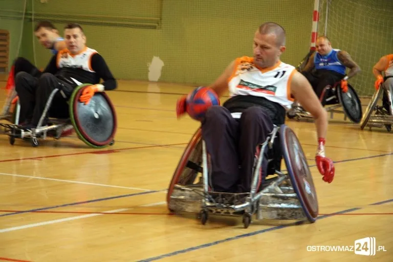 Trwa turniej rugby na wózkach (zdjęcia, wideo)