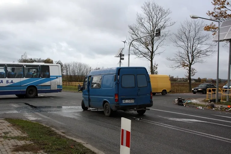 Kolejny wypadek na trasie Ostrów - Różan (zdjęcia)