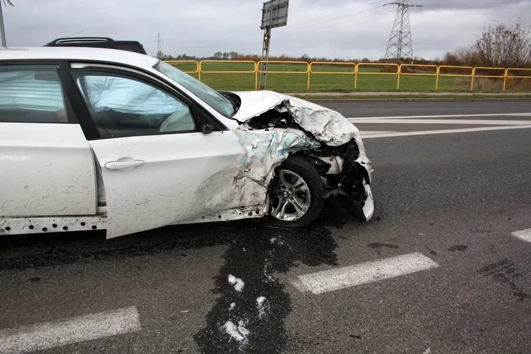 Kolejny wypadek na trasie Ostrów - Różan (zdjęcia)