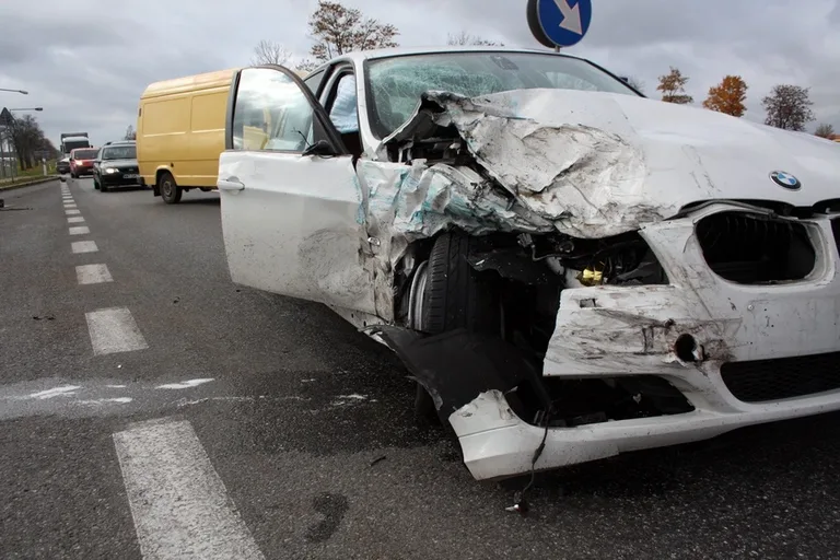 Kolejny wypadek na trasie Ostrów - Różan (zdjęcia)