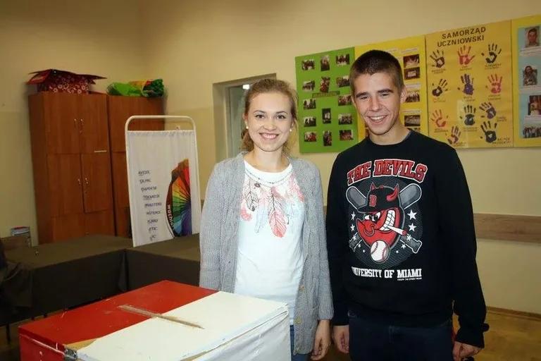 Prawybory parlamentarne w ostrowskim LO (zdjęcia)