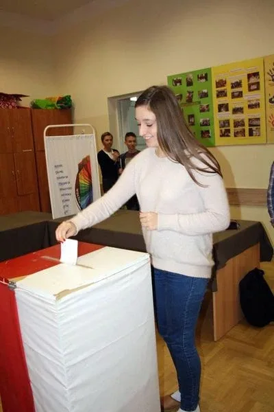Prawybory parlamentarne w ostrowskim LO (zdjęcia)
