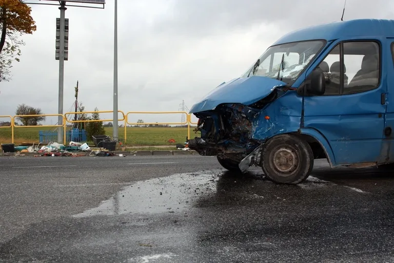 Kolejny wypadek na trasie Ostrów - Różan (zdjęcia)
