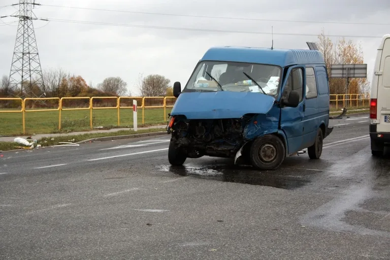 Kolejny wypadek na trasie Ostrów - Różan (zdjęcia)