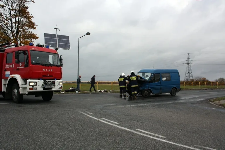 Kolejny wypadek na trasie Ostrów - Różan (zdjęcia)