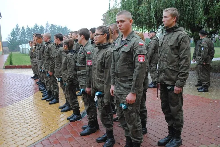 Mundurówka na manewrach paramilitarnych (zdjęcia)