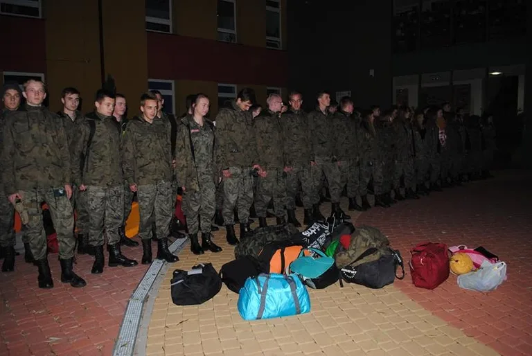 Mundurówka na manewrach paramilitarnych (zdjęcia)