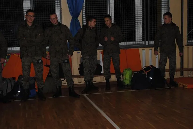 Mundurówka na manewrach paramilitarnych (zdjęcia)