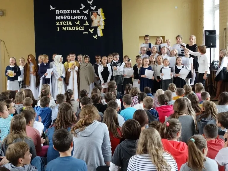 XV Dzień Papieski w SP1 (zdjęcia)