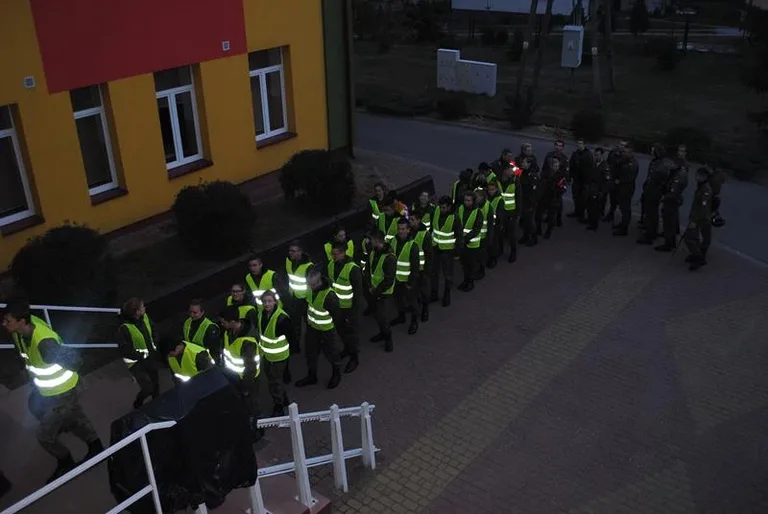 Mundurówka na manewrach paramilitarnych (zdjęcia)
