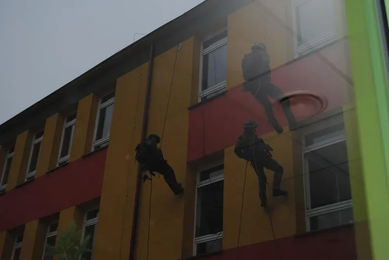 Mundurówka na manewrach paramilitarnych (zdjęcia)