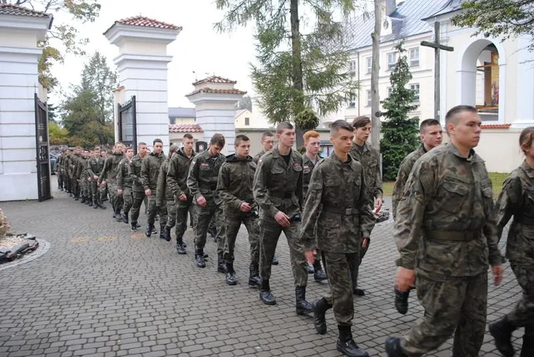 Mundurówka na manewrach paramilitarnych (zdjęcia)